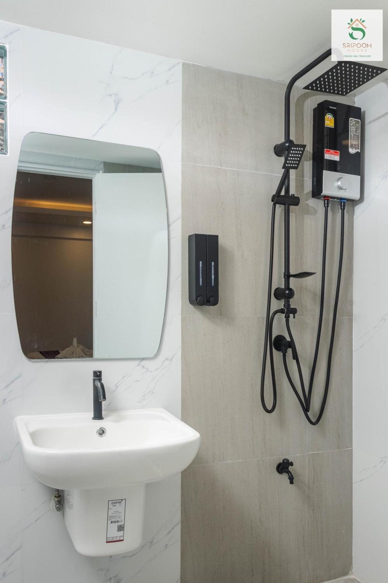 Sripoom House 1 Hotel Чиангмай Екстериор снимка