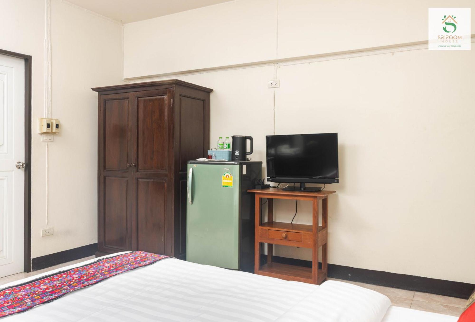 Sripoom House 1 Hotel Чиангмай Екстериор снимка