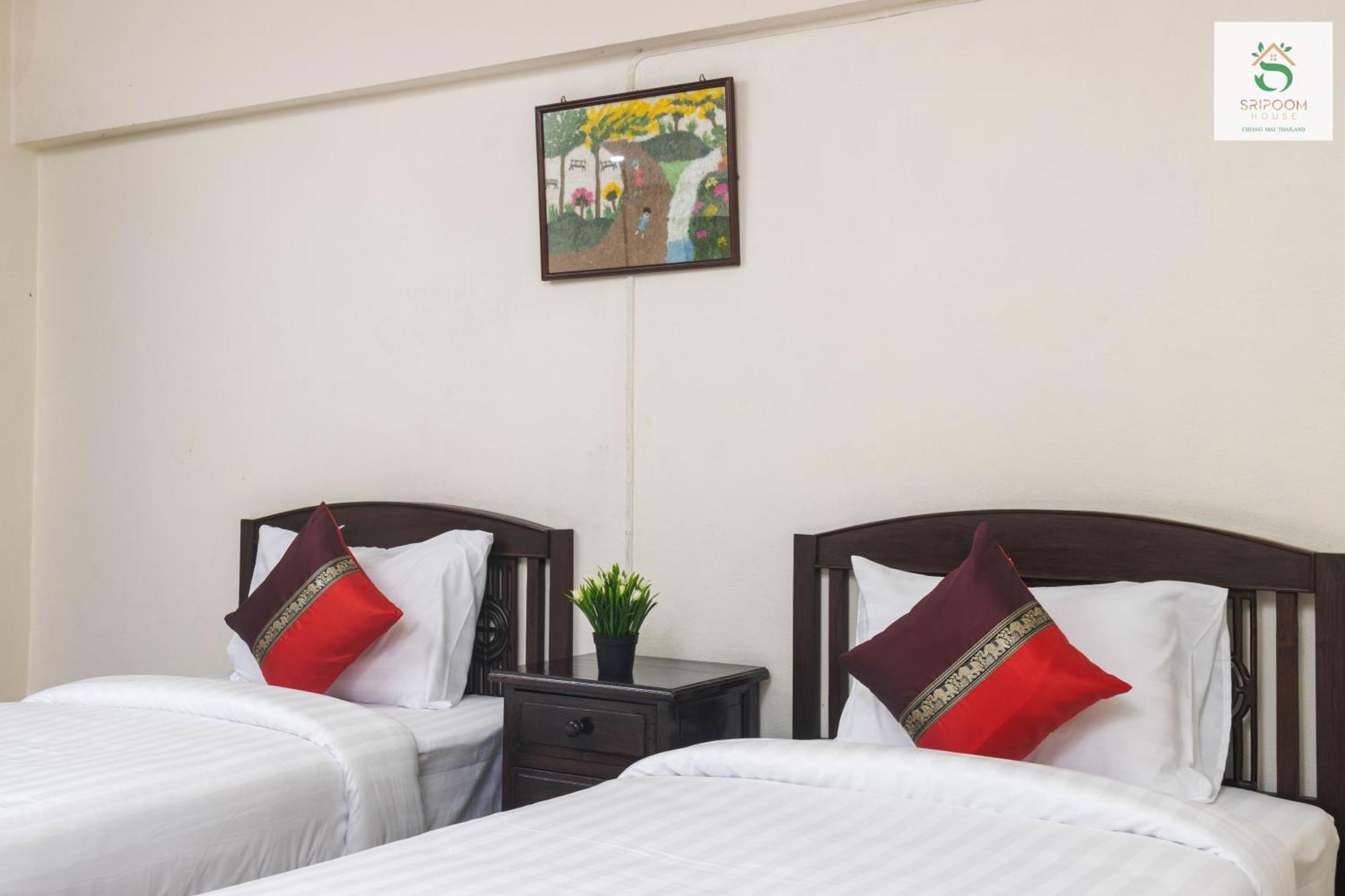 Sripoom House 1 Hotel Чиангмай Екстериор снимка